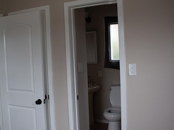 5th image of 859 E 98th St