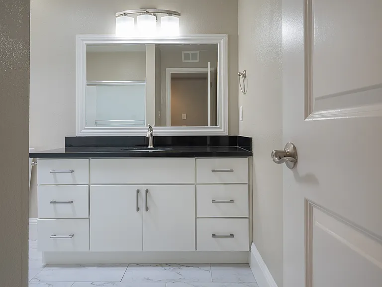 SFD #6 bath2