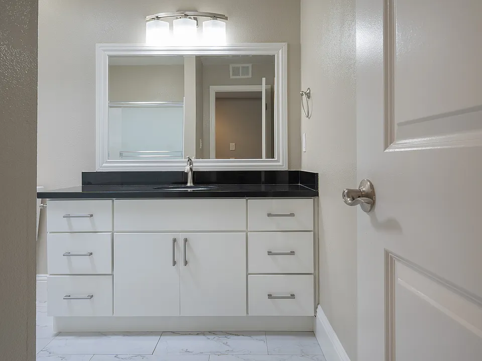 SFD #6 bath2