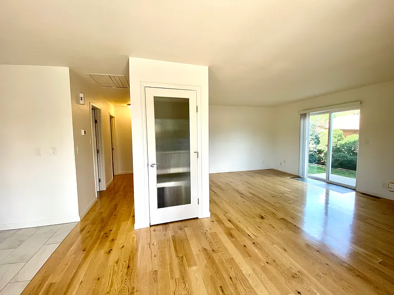 2433 Gay St — Photo 9