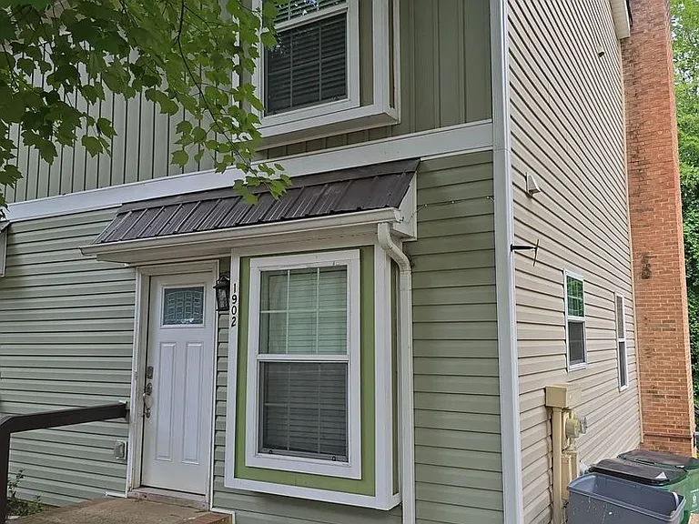 1902 Village Lake Dr — Photo 2