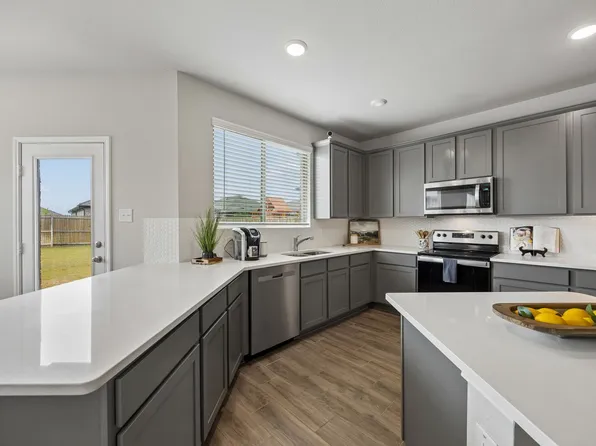 925 Billups Dr, Van Alstyne, TX 75495