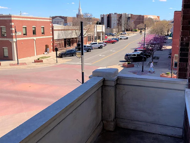 222 SE Frank Phillips Blvd #6 — Photo 1
