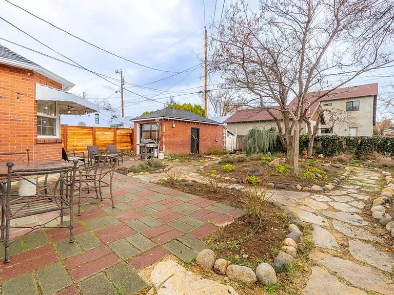 Manor Dr — Photo 4