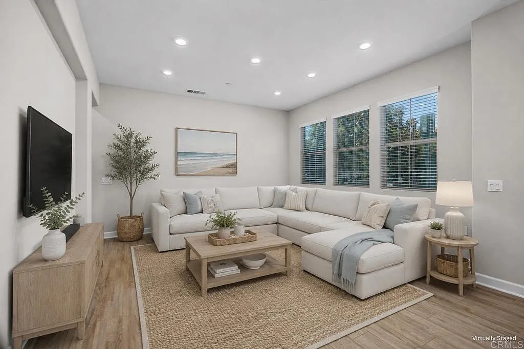 3 bed, 3.5 bath, 1743 sqft, $3,950 — Photo 3