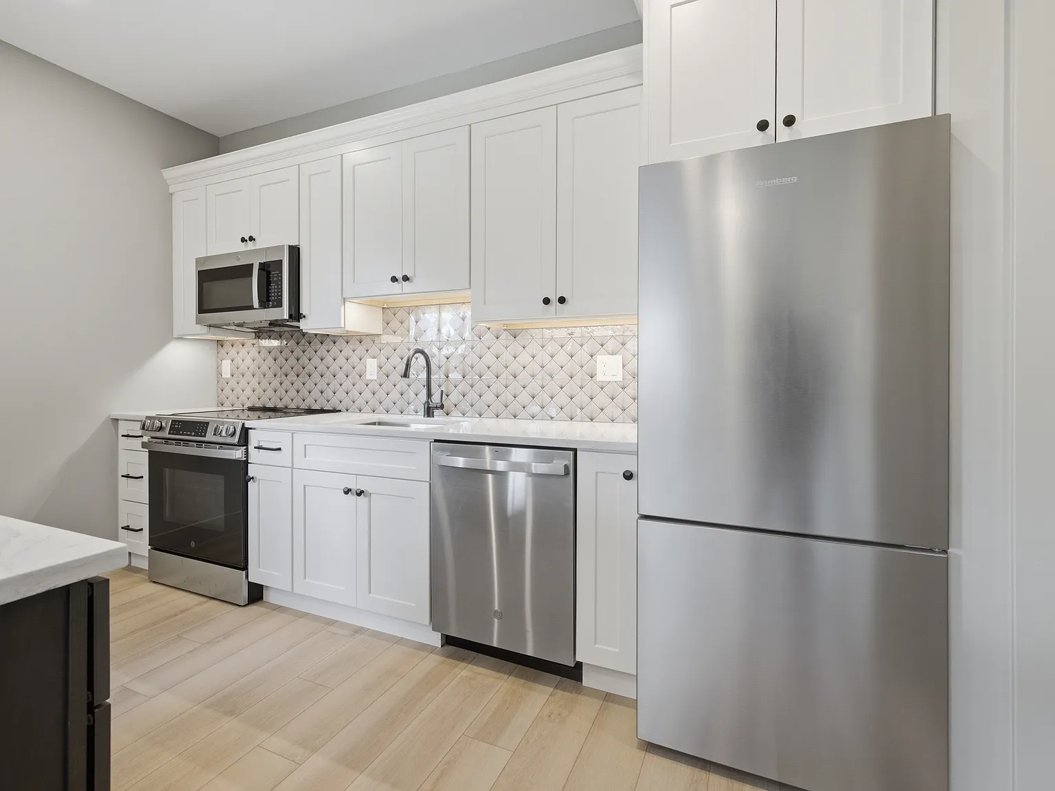 1 bed, 700 sqft, $2,500 — Photo 2