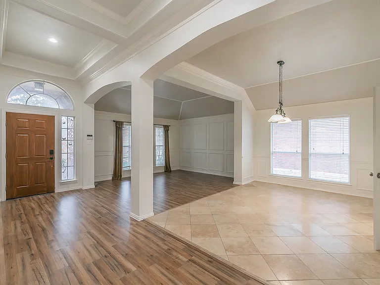 4633 Baldwin Ln — Photo 2