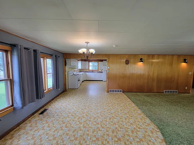 1151 Pease Rd — Photo 7
