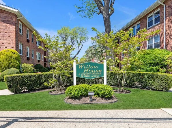 61 Maine Avenue #A14, Rockville Centre, NY 11570