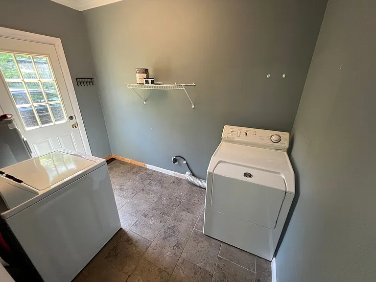 726 E Magnolia Ave — Photo 3