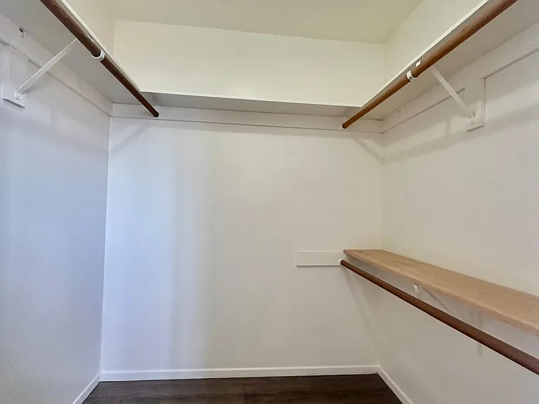 882 N Victor Ave #18 — Photo 11