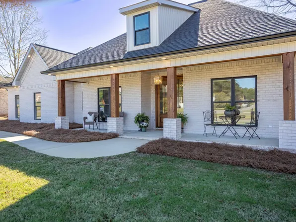1011 Jackson Way SW, Jacksonville, AL 36265