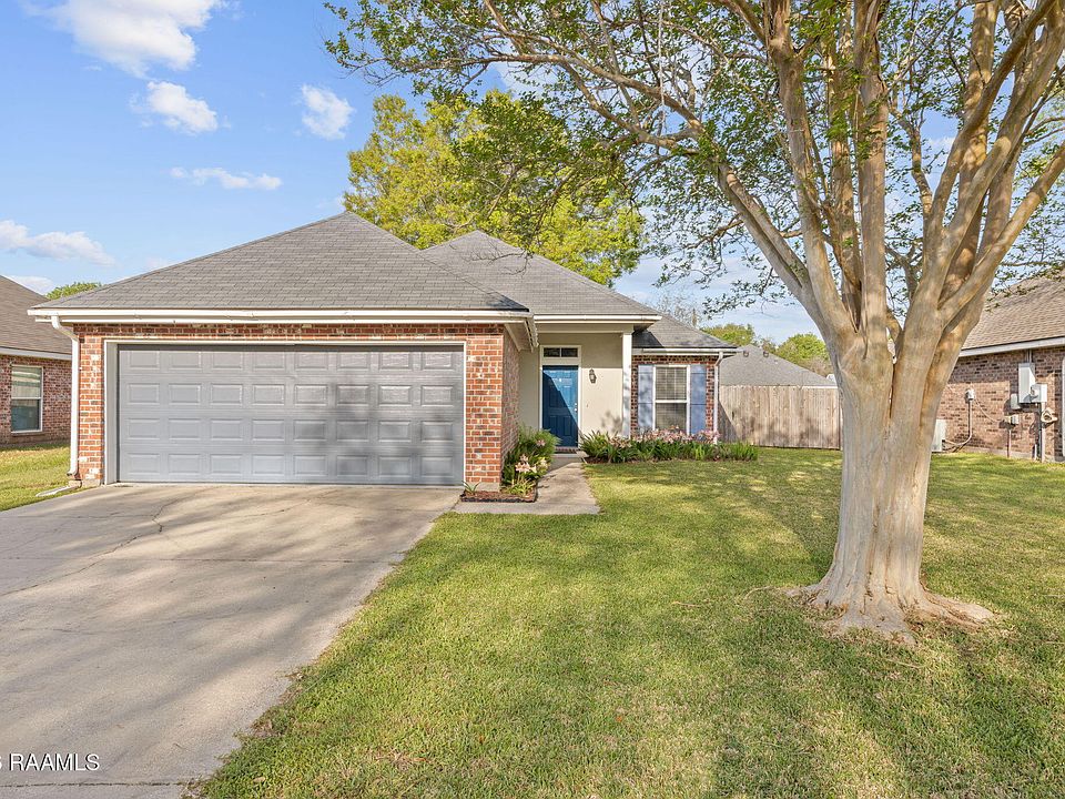 1st image of 410 Rue Canard