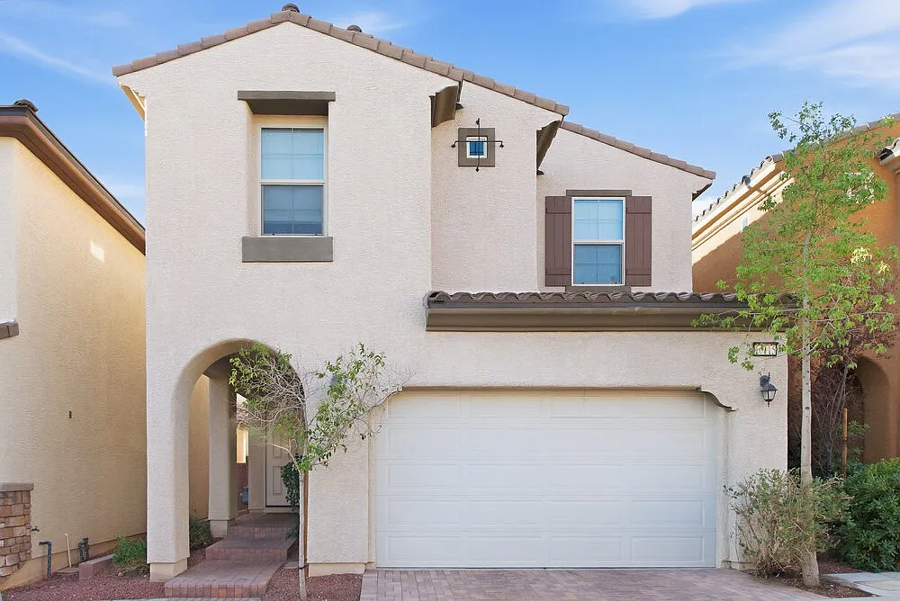 3 bed, 2.5 bath, 1447 sqft, $2,130 — Photo 1