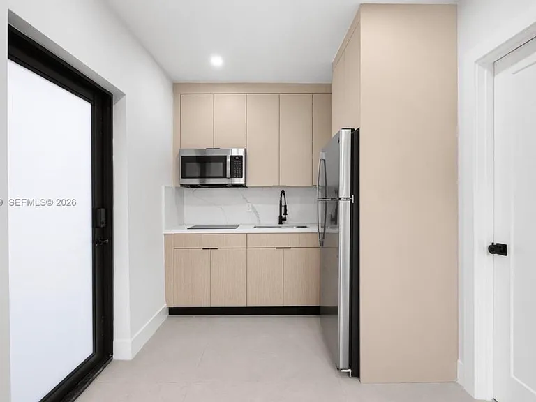 417 NW 81st St — Photo 3