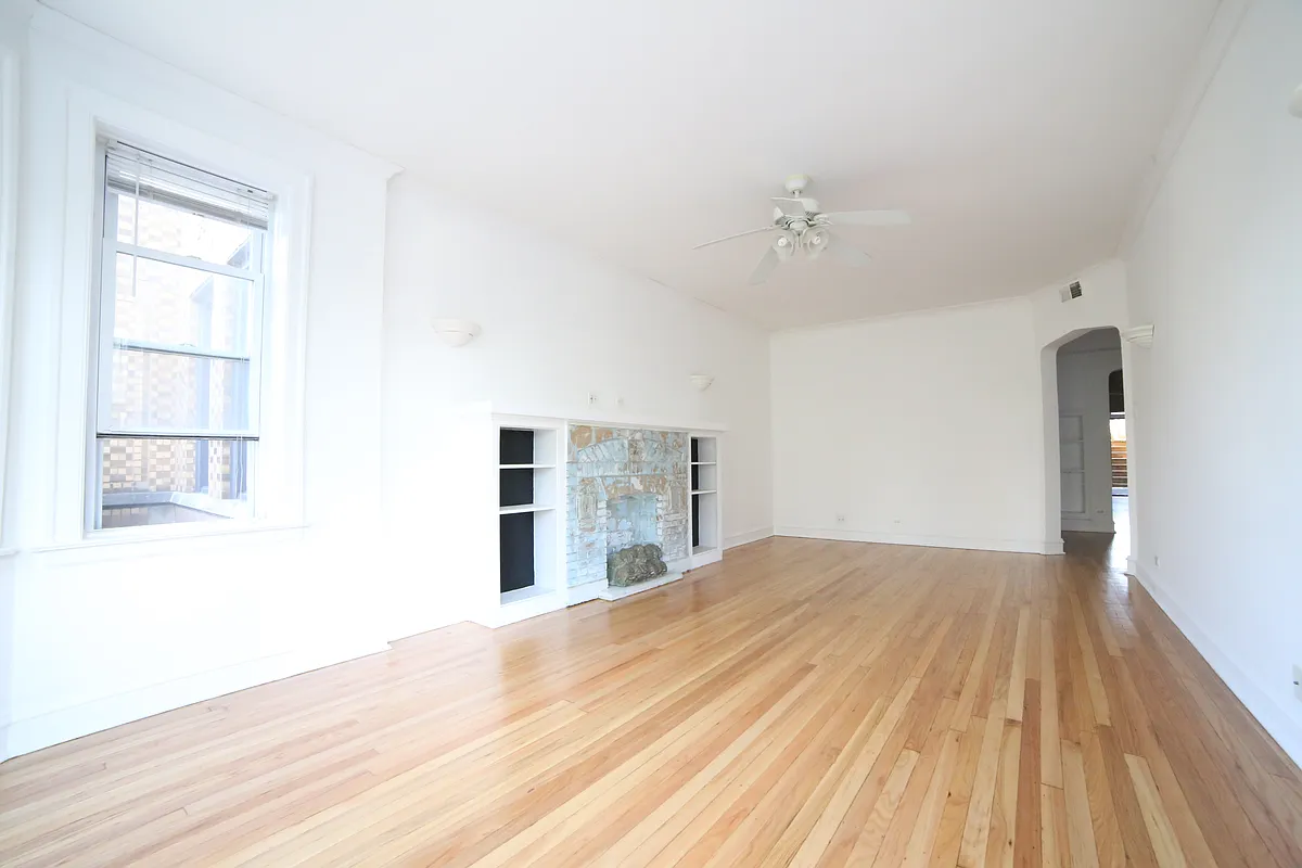 Building Photo - 3570 W Lyndale St #2