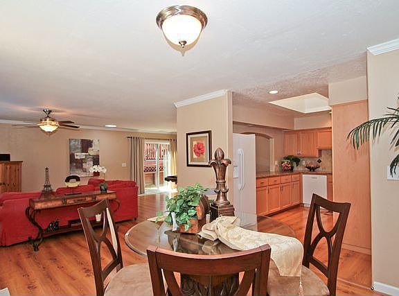 Eating/Kitchen/Family Room