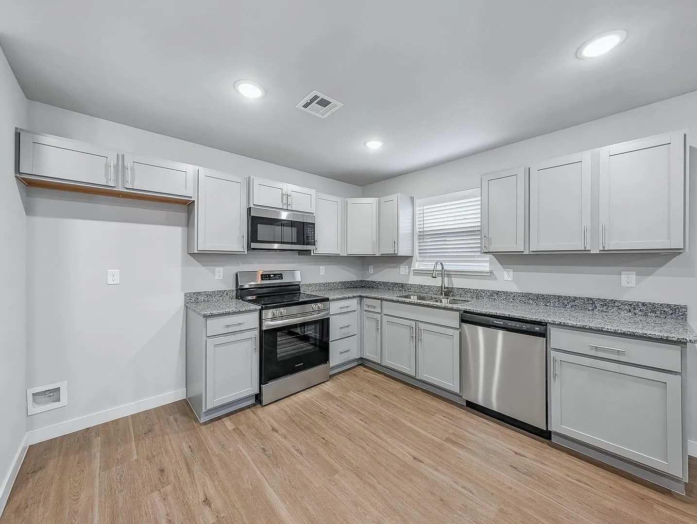 Ranch Style Duplex New Construction — Photo 3