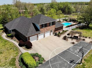 19281 S 1715th Rd, Nevada, MO 64772