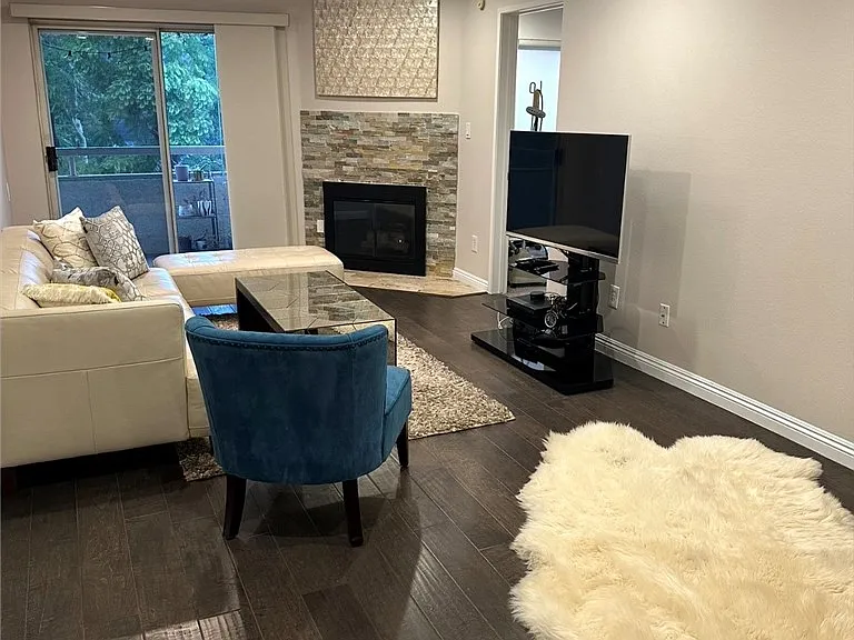 10960 Ashton Ave #303 — Photo 4