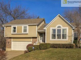 3745 SW Kimstin Cir, Blue Springs, MO 64015