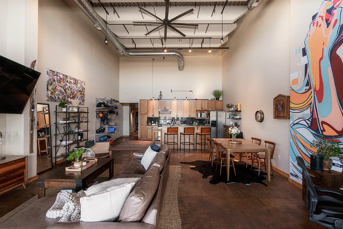 Building Photo - 2715 Blake St #204