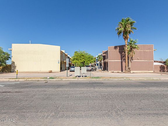 3rd image of 5866 S Del Moral Blvd