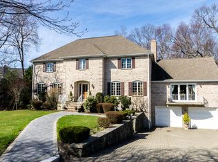 135 Lauricella Ln, Waltham, MA 02452