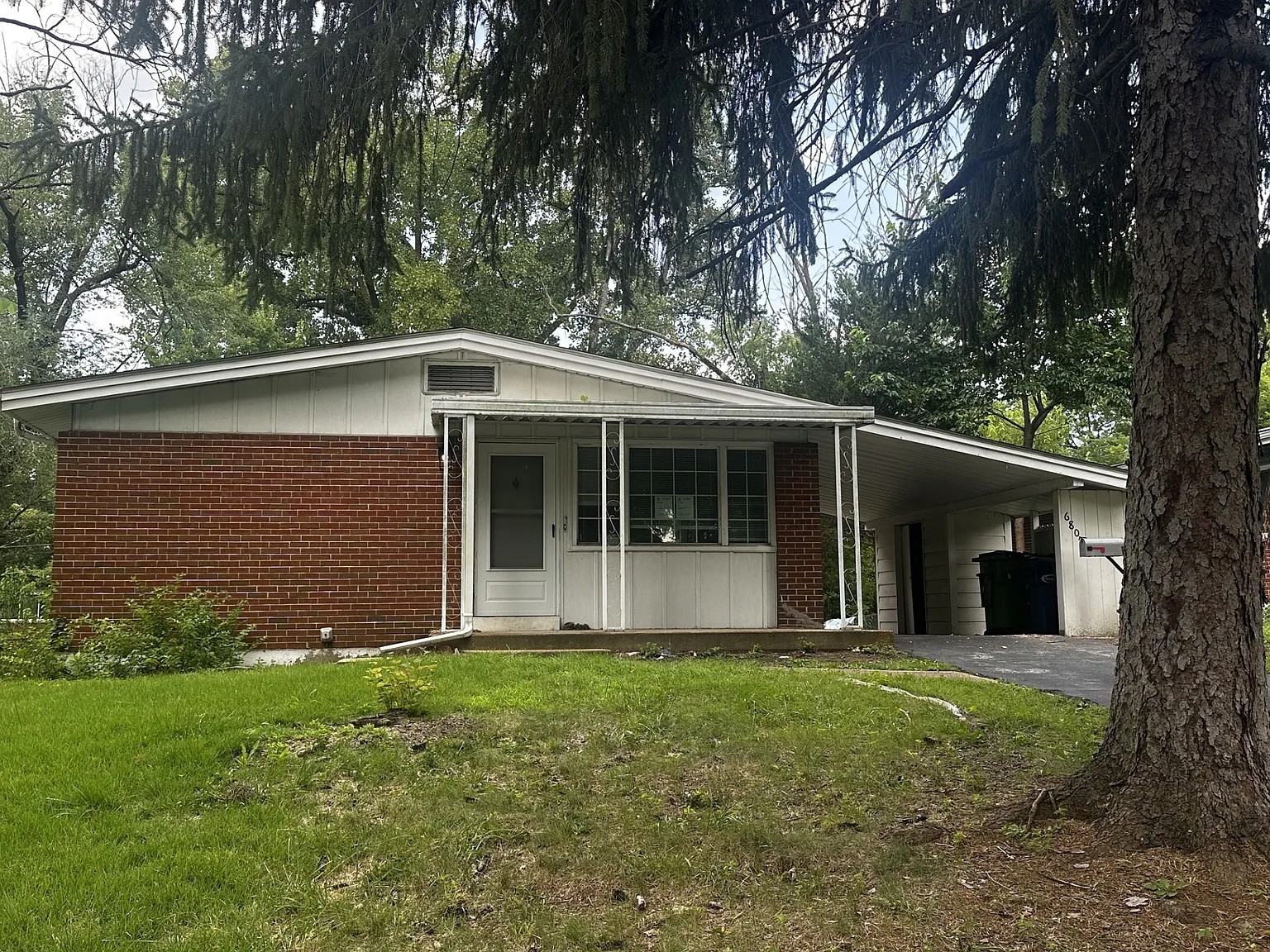 3 bed, 1400 sqft, $1,800 — Photo 1
