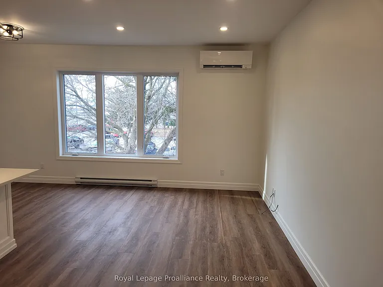15 Bay St #4 — Photo 5