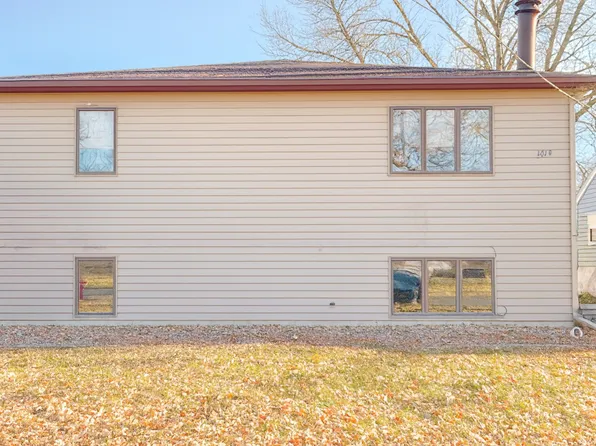 1019 College St N, Fargo, ND 58102