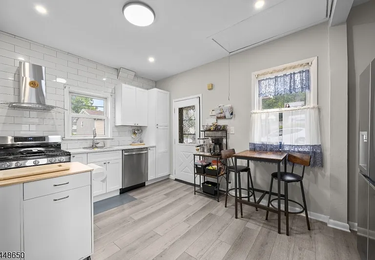 207 Van Winkle Ave — Photo 3