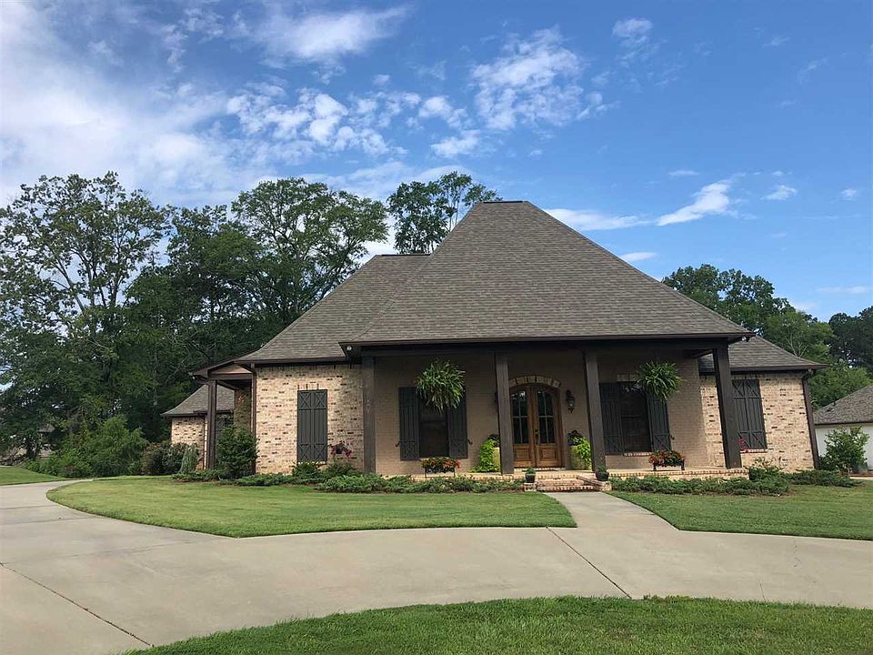 1st image of 305 Ironwood Dr
