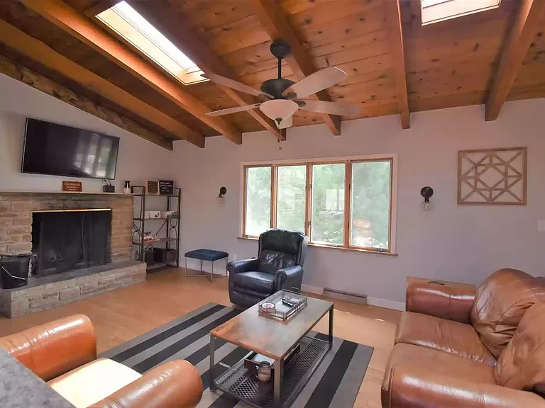 2621 E Edwards Row — Photo 3