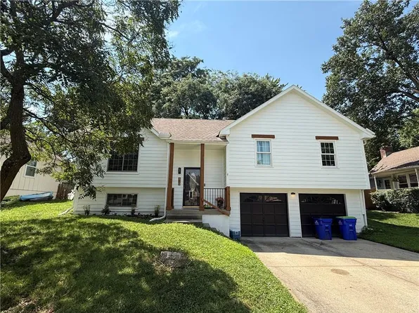 520 NE Bristol Dr, Lees Summit, MO 64086