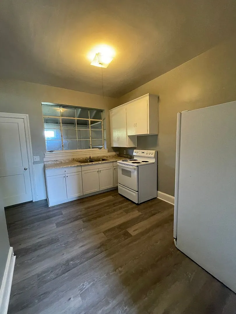 This 2 bed 1 bath duplex home is all brick located near Remount Rd and West Blvd. — Photo 3