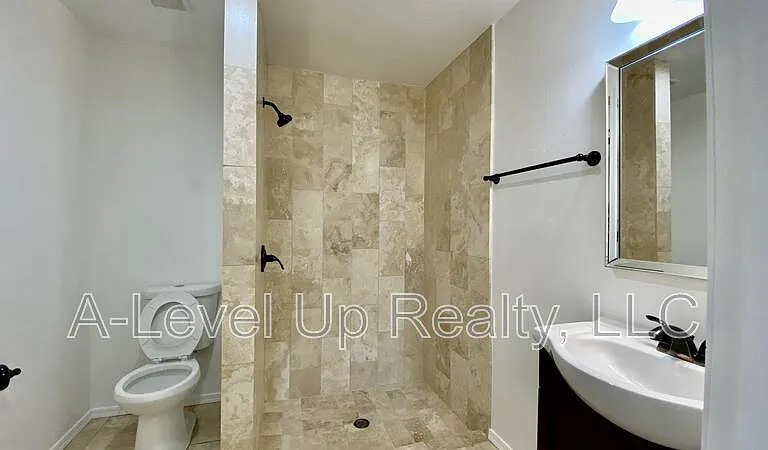 231 W 28th St — Photo 19
