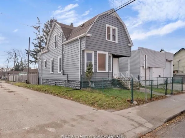 637 Tuscarora St, Windsor, ON N9A 3M5