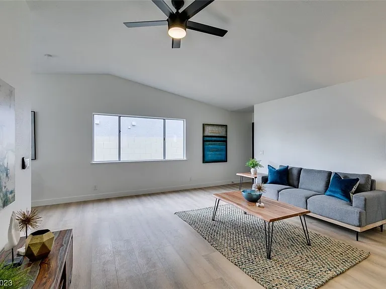 598 Jackson Dr — Photo 32