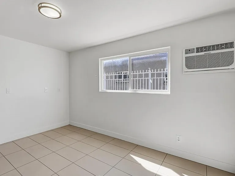 180 W New York Ave — Photo 8