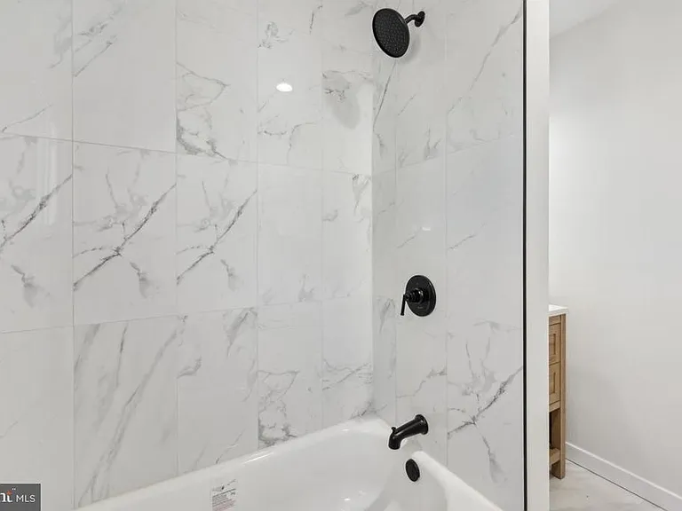 747 Hedy Ave — Photo 15