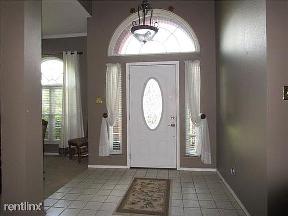 3rd image of 715 Bluebell Ct