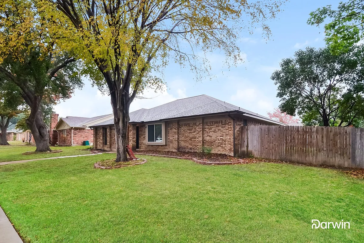 Building Photo - 905 Sandhurst Dr