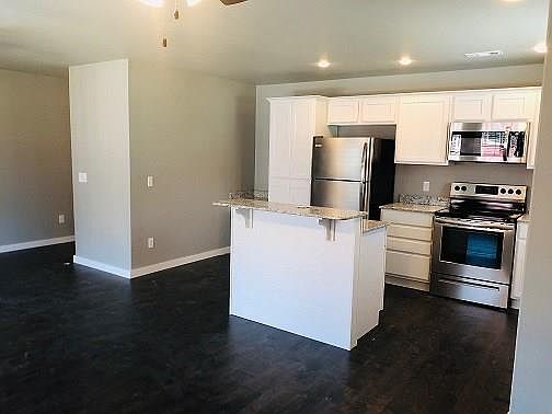 4th image of 2827 W Lakewood Dr