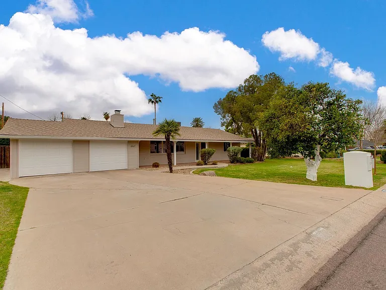 2917 E Mariposa St — Photo 20