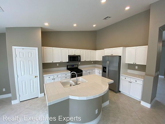 3rd image of 7359 Majestic Bluff Pl