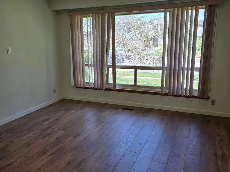 1010 Bloor St — Photo 21