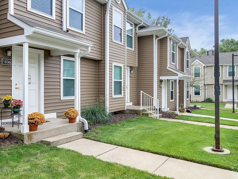 Stonebrook Townhomes Exterior