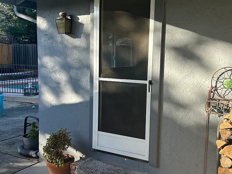 207 Rainbow Ln — Photo 2