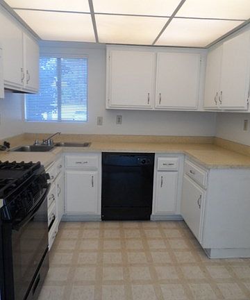 4th image of 3730 Towne Park Cir
